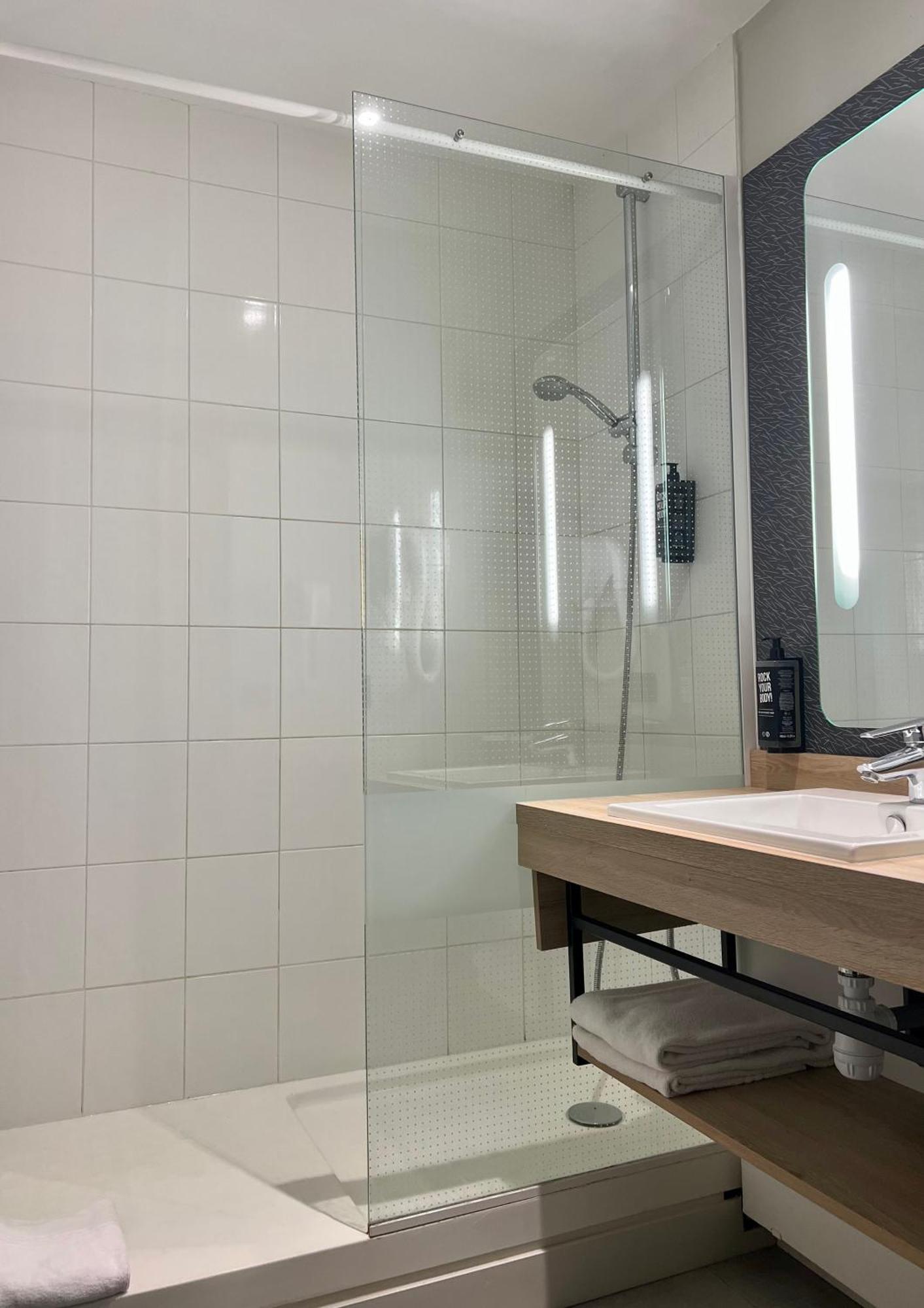 Отель Ibis Angouleme Nord Champniers  Экстерьер фото