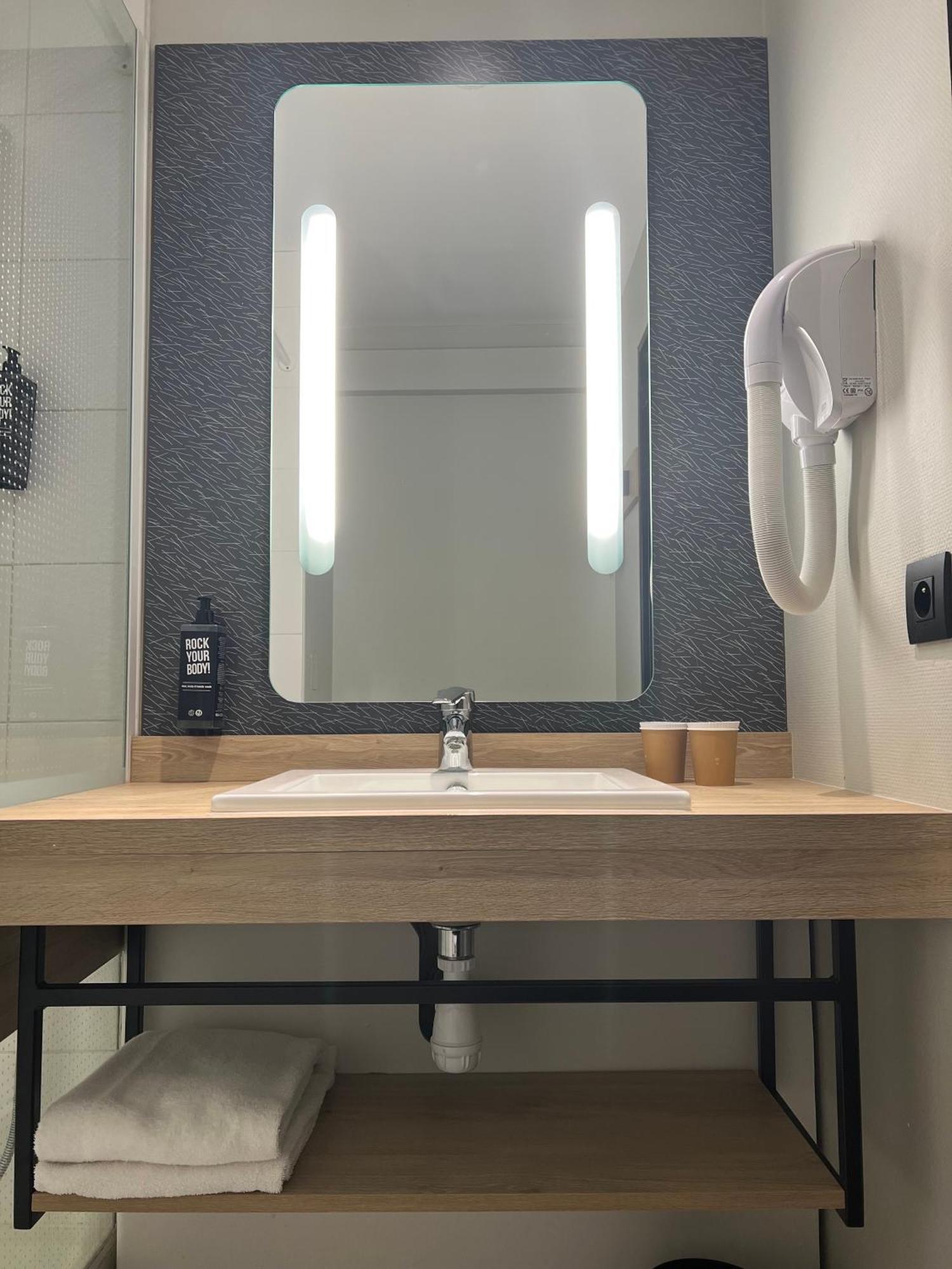 Отель Ibis Angouleme Nord Champniers  Экстерьер фото