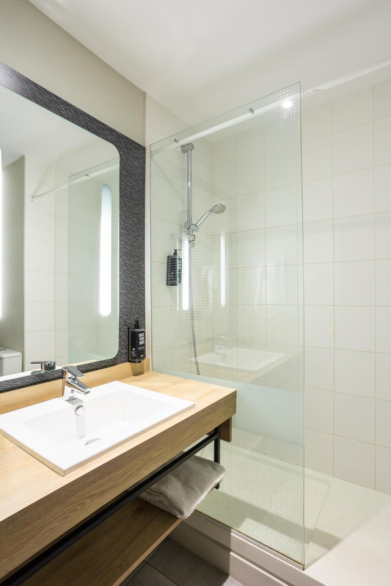 Отель Ibis Angouleme Nord Champniers  Экстерьер фото