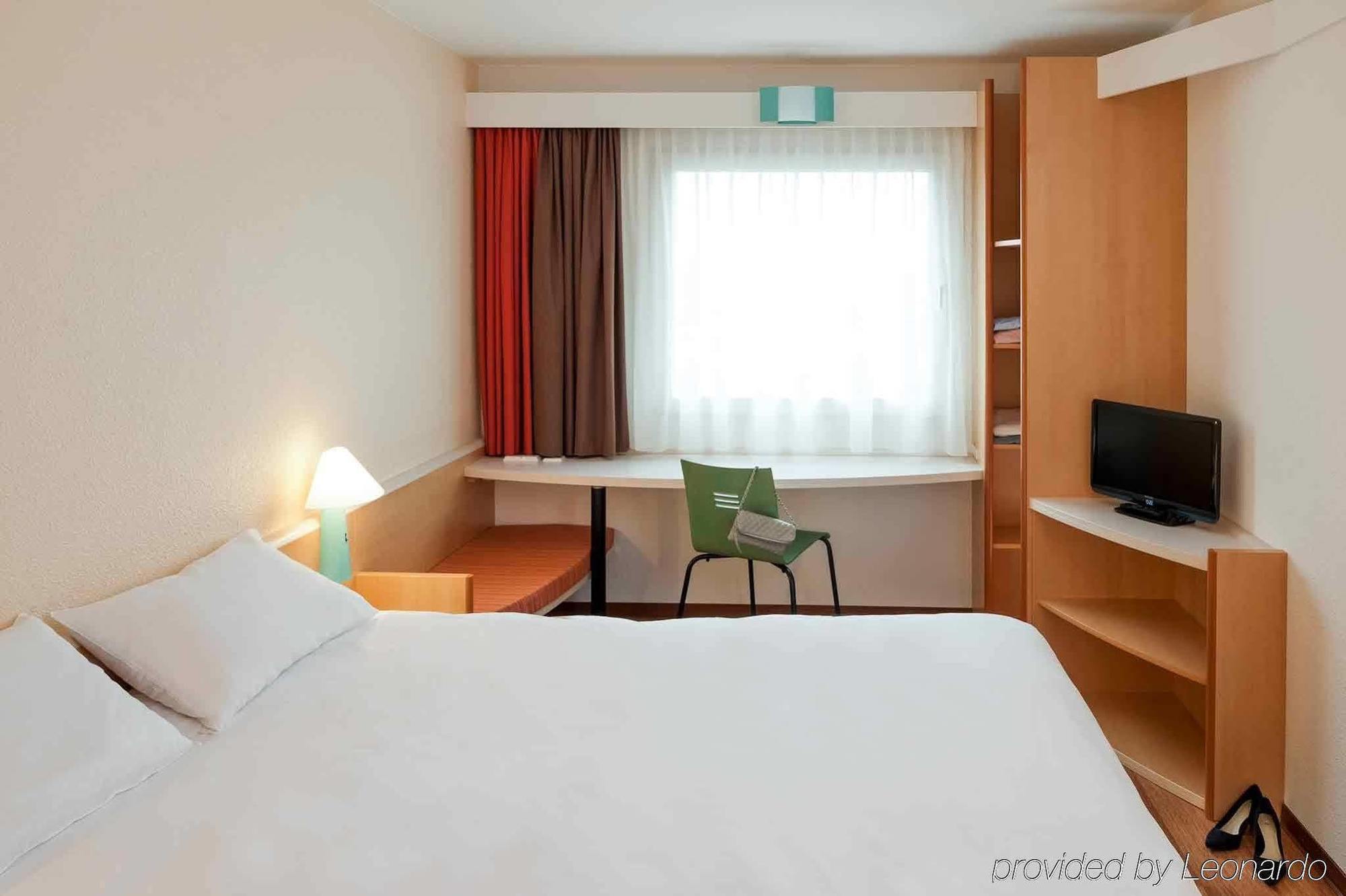 Отель Ibis Angouleme Nord Champniers  Экстерьер фото
