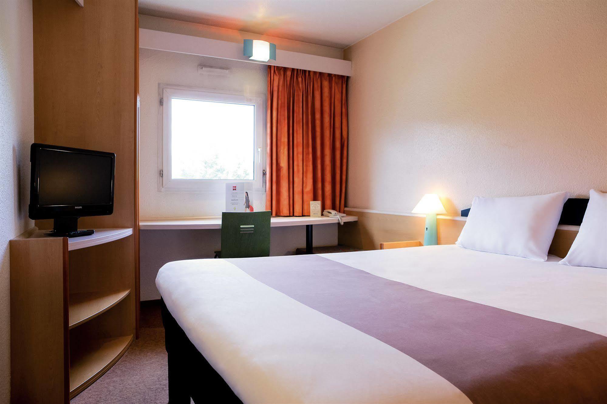 Отель Ibis Angouleme Nord Champniers  Экстерьер фото