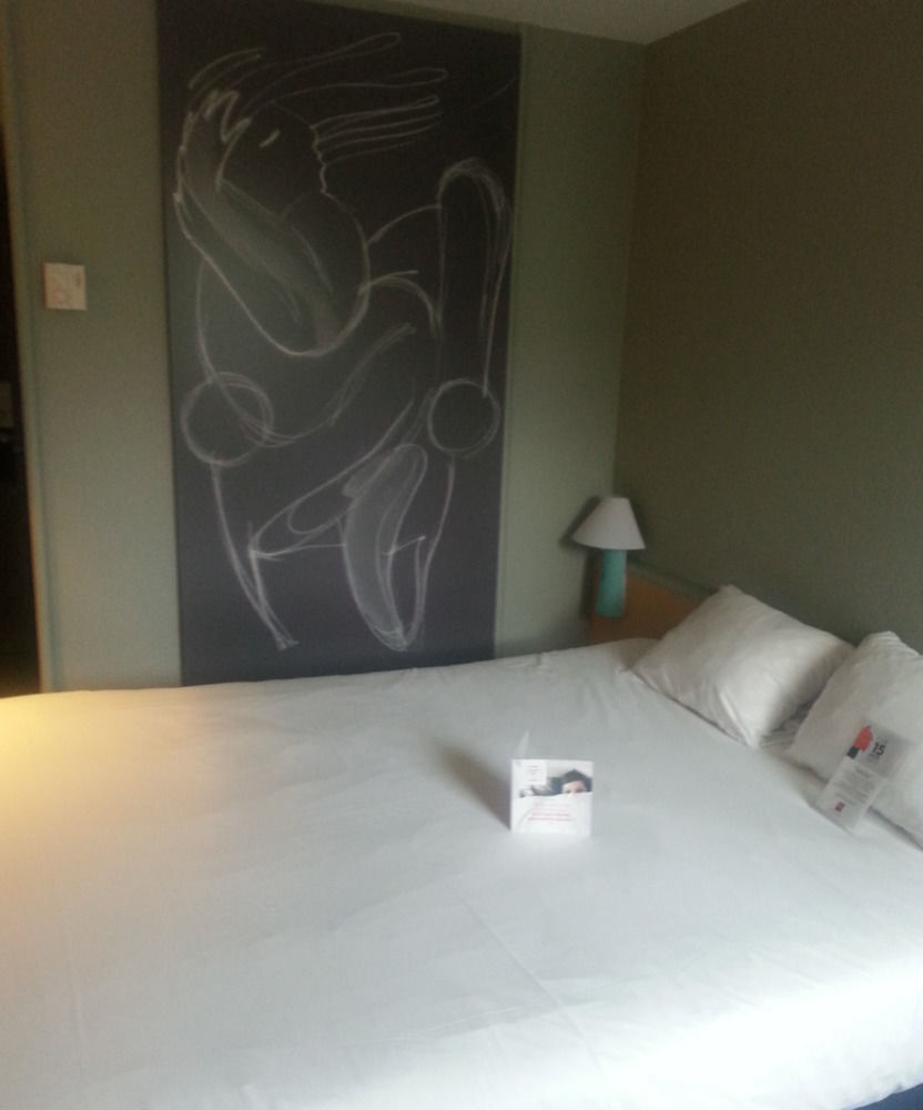 Отель Ibis Angouleme Nord Champniers  Экстерьер фото